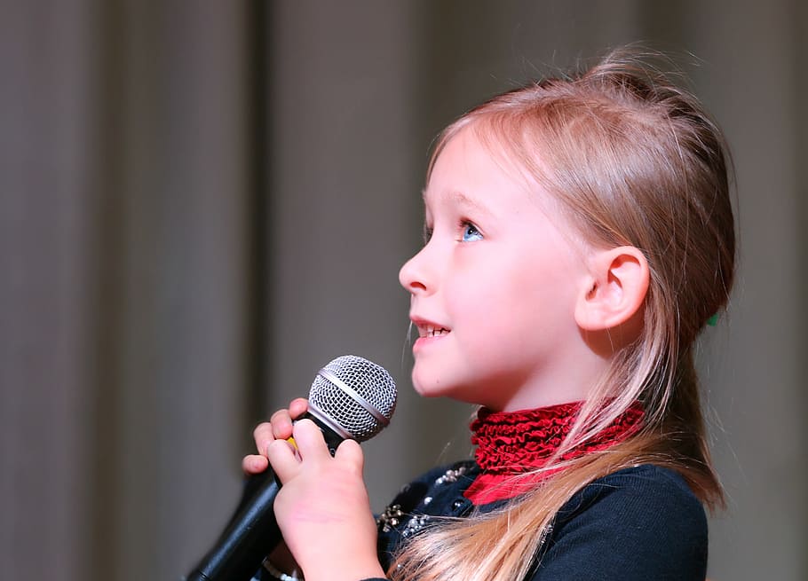 toddler, holding, black, microphone, concert, girl, scene, address by, singing, soloist