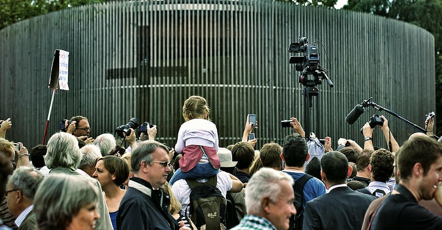 people, gathered, around, building, cross, bernauer straße, construction of the wall, 13 august 1961, 13 august 2011, berlin