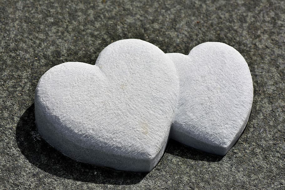 primer plano, foto, cojines en forma de corazón, corazón, corazones de piedra, piedra, decoración, emoción, forma de corazón, corazón de piedra