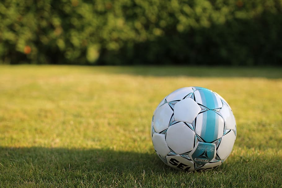 hierba, balón de fútbol, ​​varios, deporte, deportes, fútbol, ​​al aire libre, pelota, color verde, campo de juego