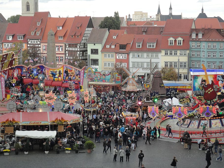 erfurt, festival da cidade, festival folclórico, casas históricas, turíngia alemanha, cidade, exterior do edifício, arquitetura, estrutura construída, pessoas reais