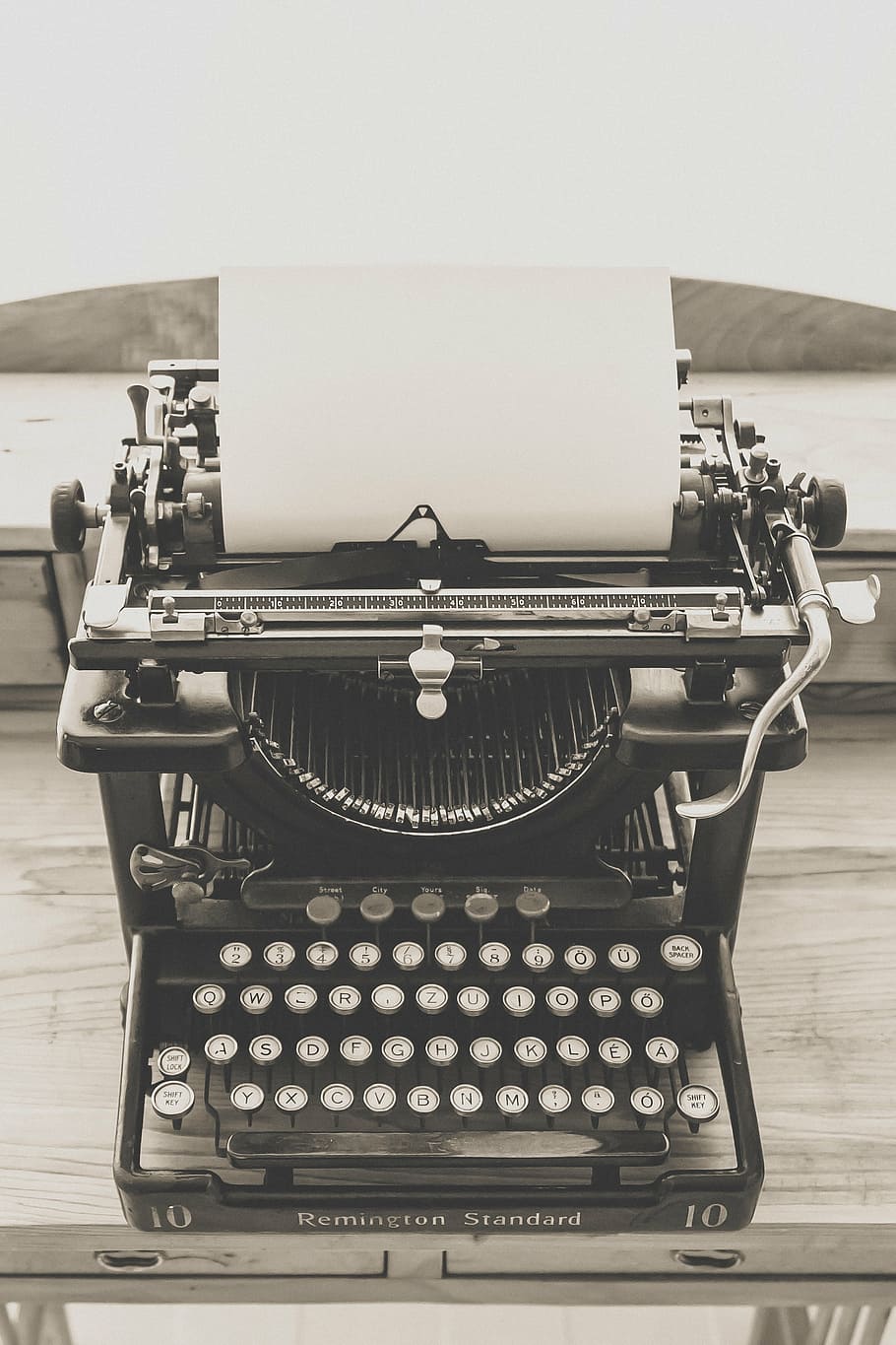 máquina de escrever em escala de cinza, máquina de escrever, vintage, velho, máquina de escrever vintage, retro, tipo, antiguidade, papel, texto