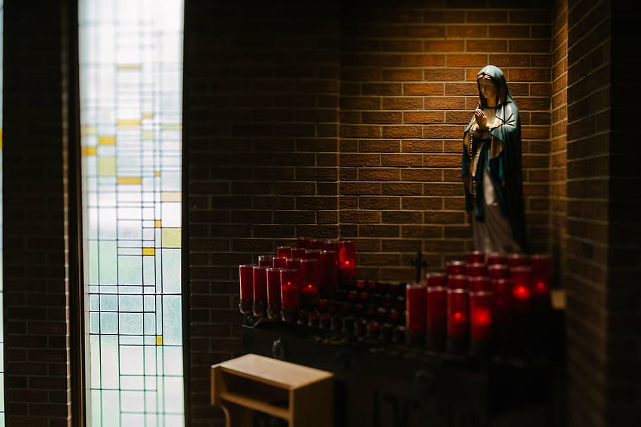 Virgen, estatua de María, frente, candelabros, María, estatuilla, cerca, velas, iglesia, capilla