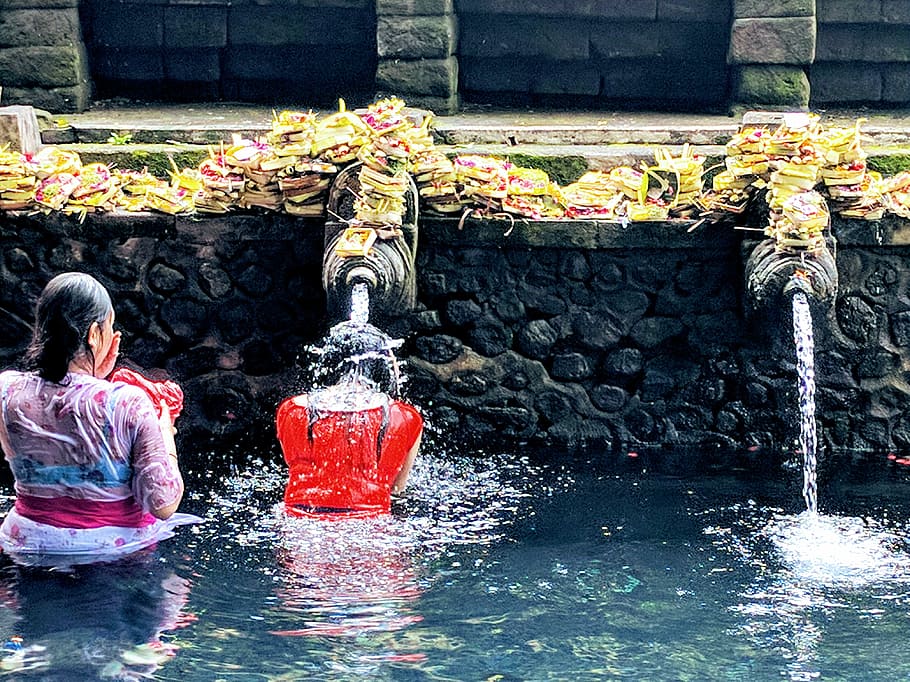 two, women, taking, bath, river, pura tirta empul temple, hindu, balinese, water temple, tampaksiring