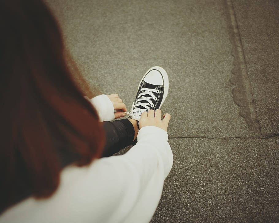 people, woman, sneakers, shoes, converse, tie, sholace, sole, low section, shoe
