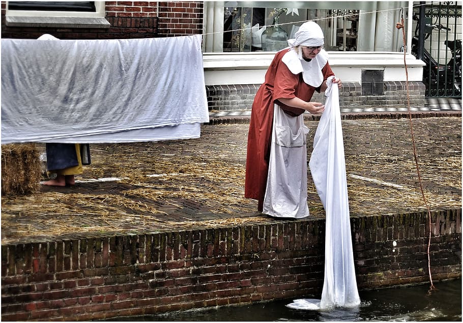 cheesetown, dutch, holland, fest, history, medieval, poverty, plaque, cosplay, woman