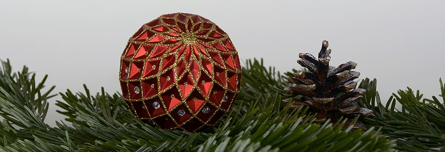 cono de pino marrón, bolas de navidad, decoraciones de navidad, bolas, decoración, tarjeta de felicitación, christbaumkugeln, feliz navidad, brillo, rojo