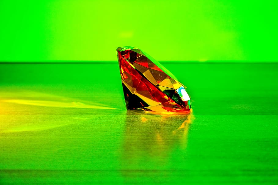 glass stone, diamond, green, red, refraction, water, reflection, colored background, green color, one animal