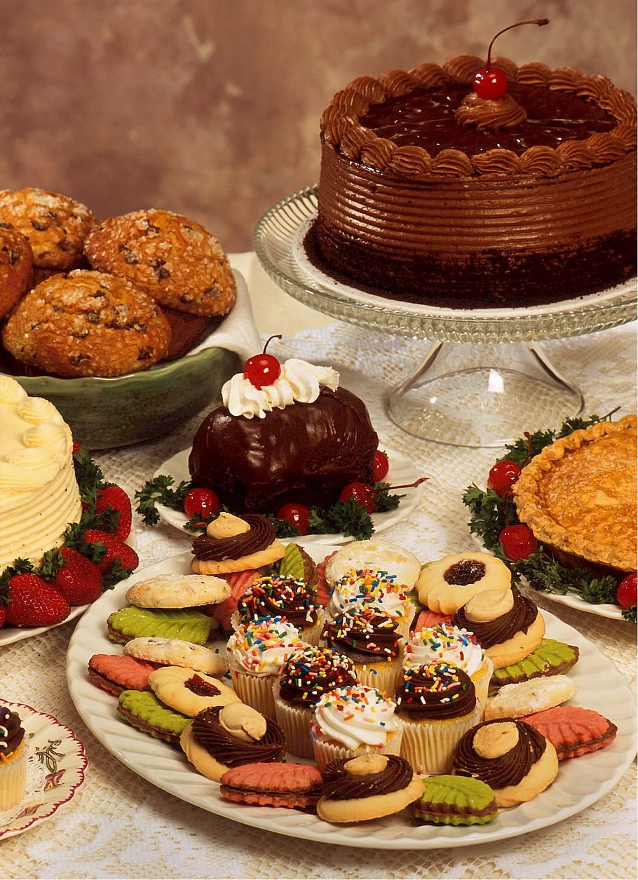 lote de pasteles variados, mesa de postres, pastel, galletas, chocolate, cereza, horneado, alimentos, dulce, sabroso