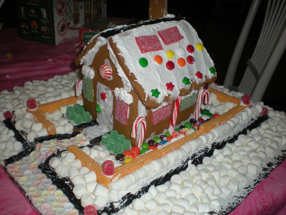 seni marshmallow, Gingerbread House, kue, dekorasi, dekorasi dengan biskuit graham, permen, roti, kembang gula, kreatif, lezat