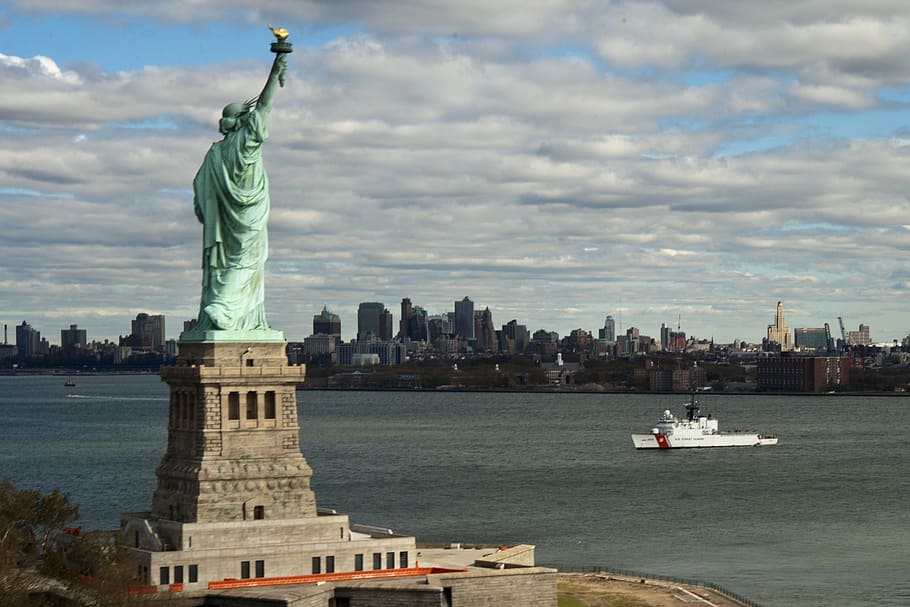 estátua, fotografia da liberdade, estátua da liberdade, linha do horizonte, cidade de nova york, guarda costeira, navio, manhattan, ilha, paisagem urbana