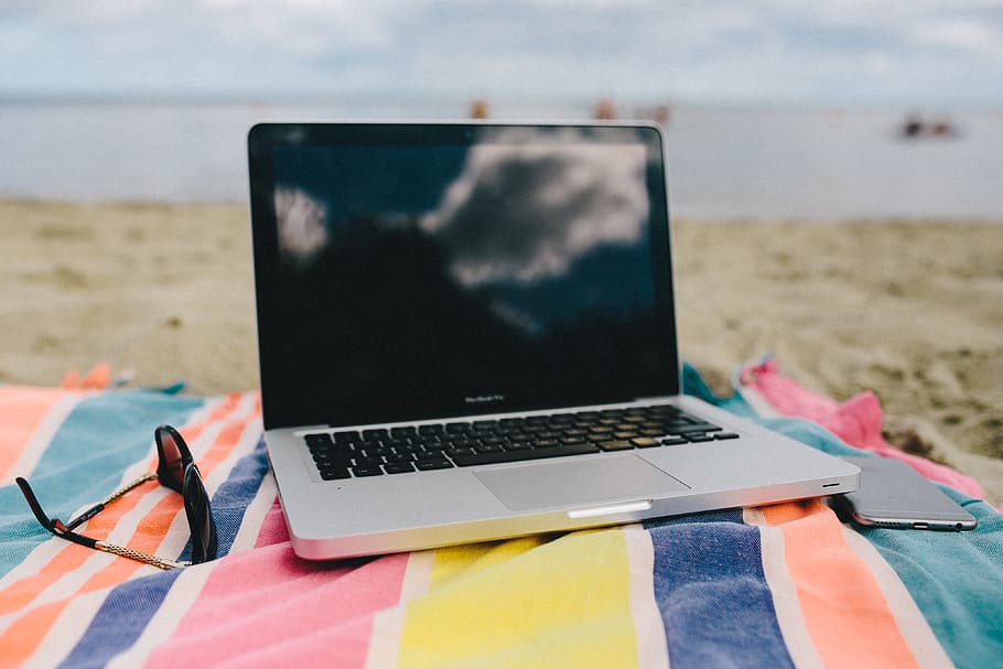 playa, arena, verano, tecnología, computadora, macbook, computadora portátil, manta, vacaciones, Juntos