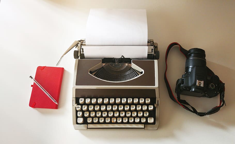 preto, câmera dslr, camera ;, cinza, máquina de escrever ;, vermelho, computador tablet, flip, estojo, máquina de escrever