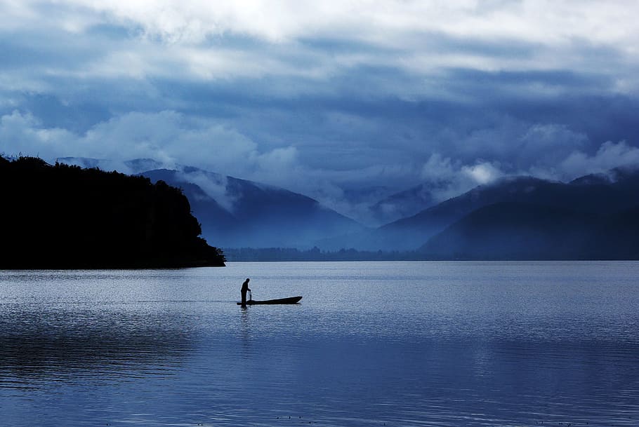 man, boat, ocean, twilight, lugu lake, early in the morning, fishing, fishing boats, cloudy day, sunrise