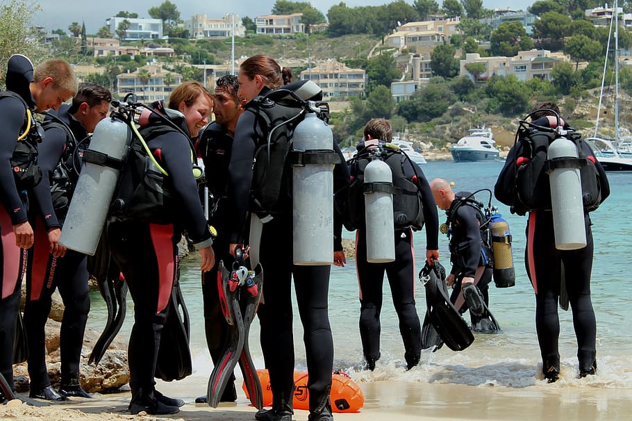 diving, diving school, beach, group of people, real people, water, crowd, large group of people, scuba diving, underwater