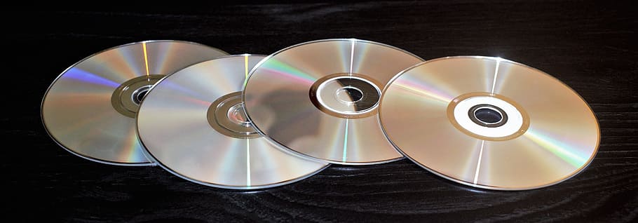 четыре компакт-диска, диски, CD, DVD, программное обеспечение, цифровое, CD-ROM, DVD-ROM, ROM, Blu-Ray