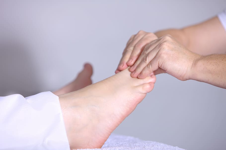 ilustración del masaje del pie, medicina alternativa, belleza, chino, circulación sanguínea, trastornos circulatorios, relajación, mujer, pie, masaje de pies