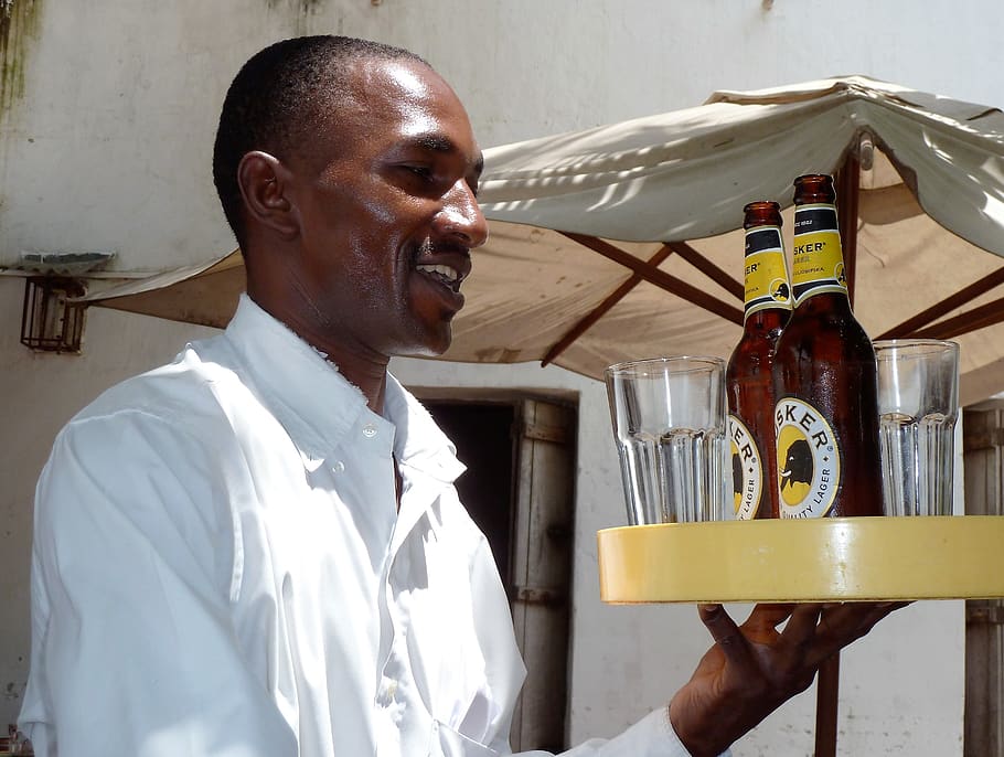 waiter, beer, tray, tanzania, drinking beer, work, operate, one person, real people, men