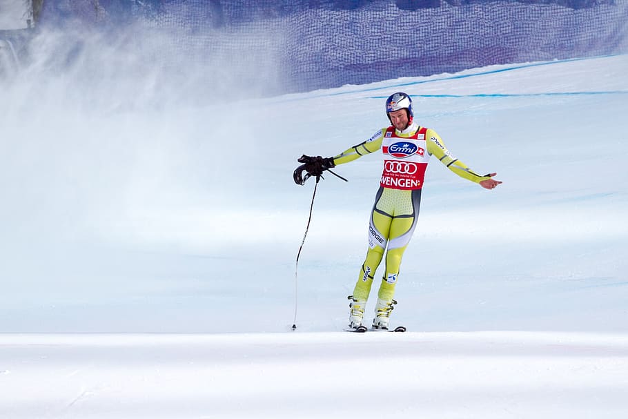 ski race, world cup, lauberhorn race, downhill skiing, one person, full length, sport, winter, cold temperature, leisure activity