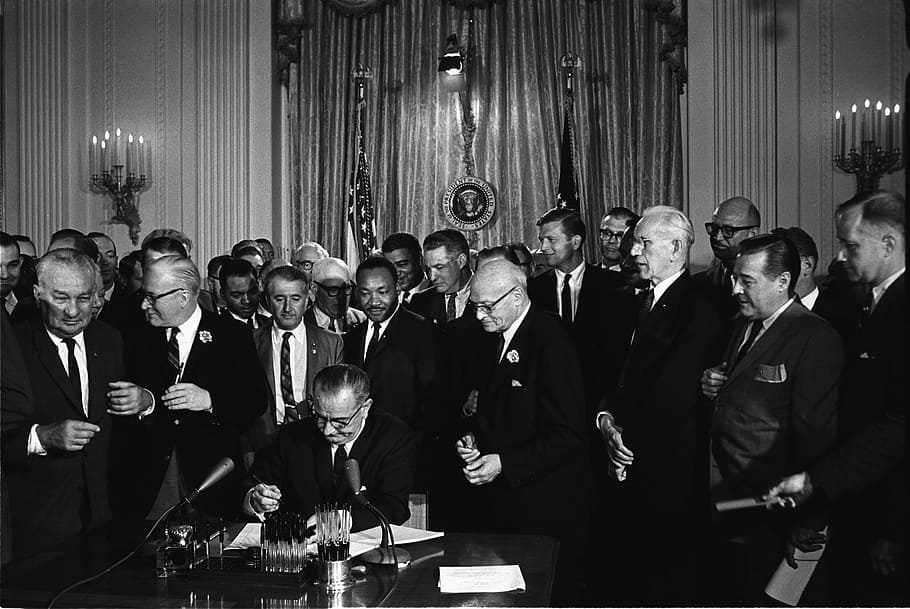 hombre, escritura, mesa, espalda, gente, presidente, Lyndon b johnson, ley de derechos civiles, 1964, martin luther king