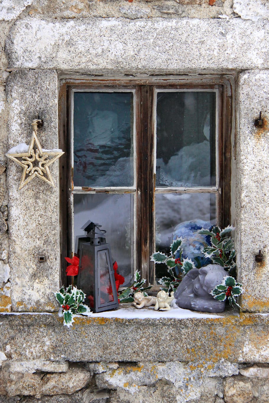 window, christmas decoration, christmas, christmas time, advent, christmas decorations, decoration, traditionally, bavarian forest, mood