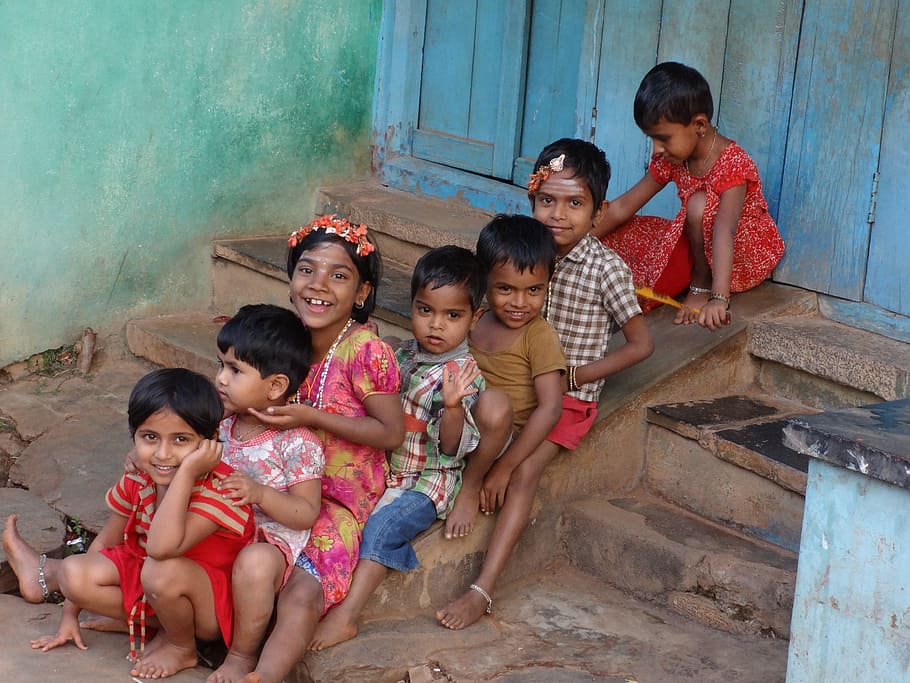 seven, children, concrete, staircase, fun, playing, happy, hulukoppa, india, indian