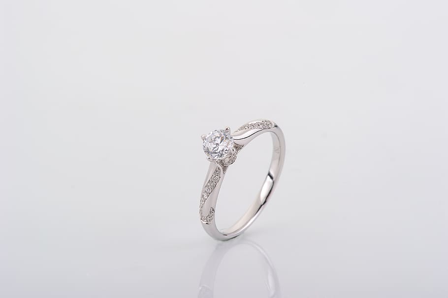 ring, diamond ring, wedding ring, studio shot, jewelry, diamond - gemstone, single object, indoors, copy space, event