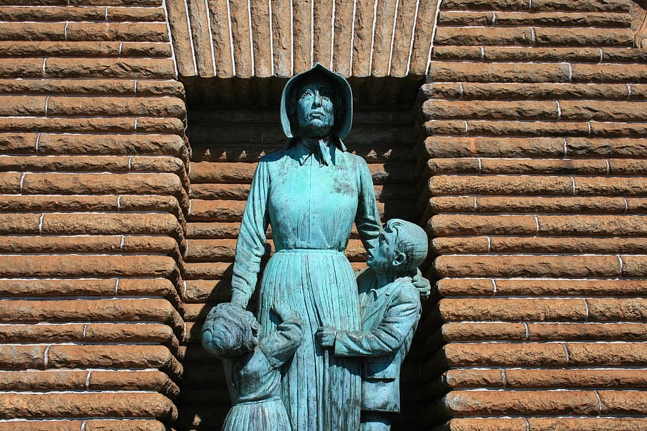 pioneer statue, statue, bronze, woman, children, boy, girl, family, pioneer, historic