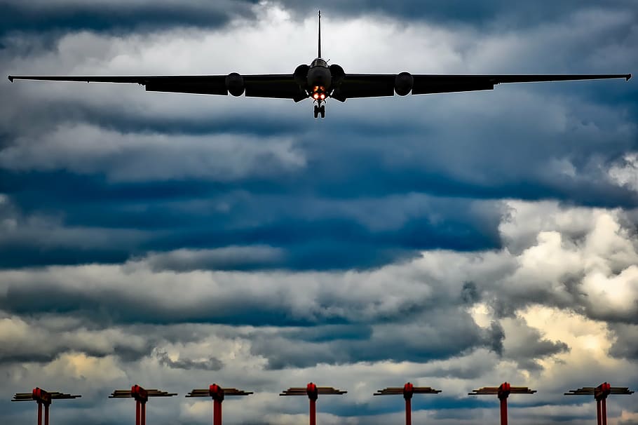 fotografia de silhueta, avião, força aérea, militar, jato, viagem, transporte, céu, nuvens, pôr do sol