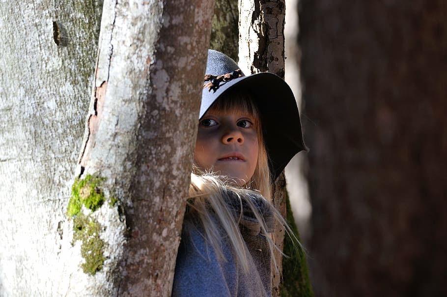 girl, leaning, gray, barked, tree, blond, child, hat, trees, forest