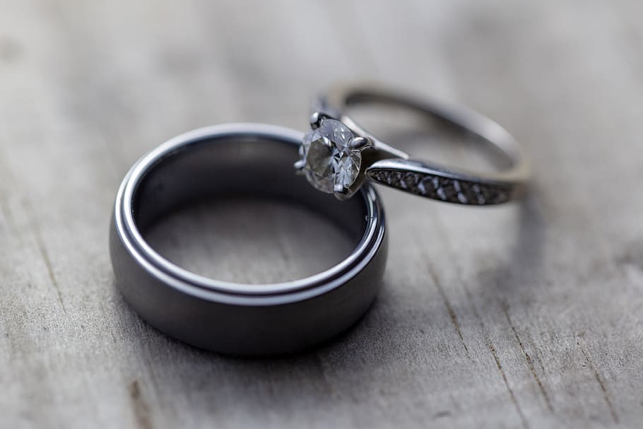 wedding, rings, jewelry, wood, woodgrain, close up, country wedding, diamond, silver, platinum