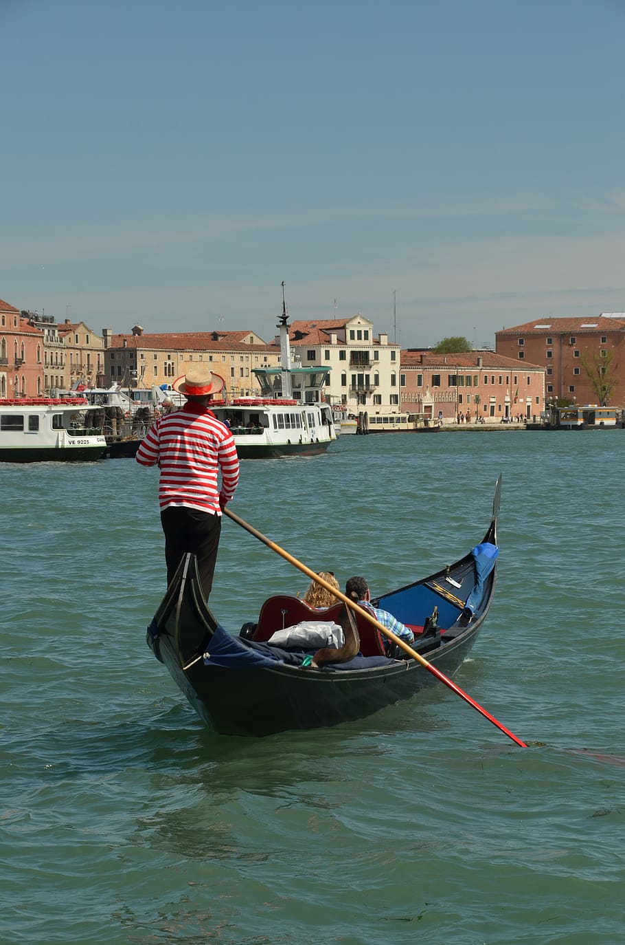italy, venice, gondola, gondolier, boat, boating, water, lagoon, city, holiday