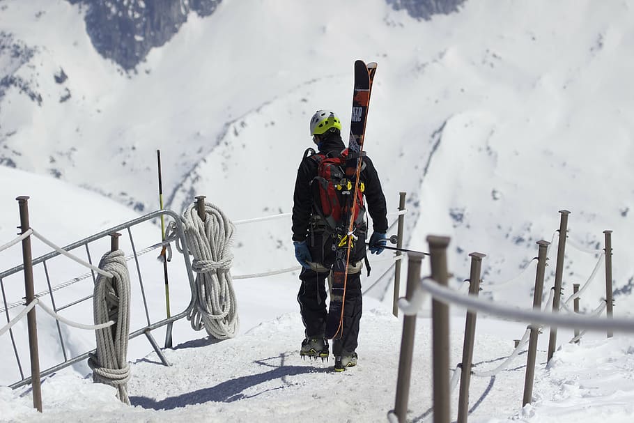 standing, person, wearing, backpack, walking, snow, mountains, skiing, skis, vallee blanche