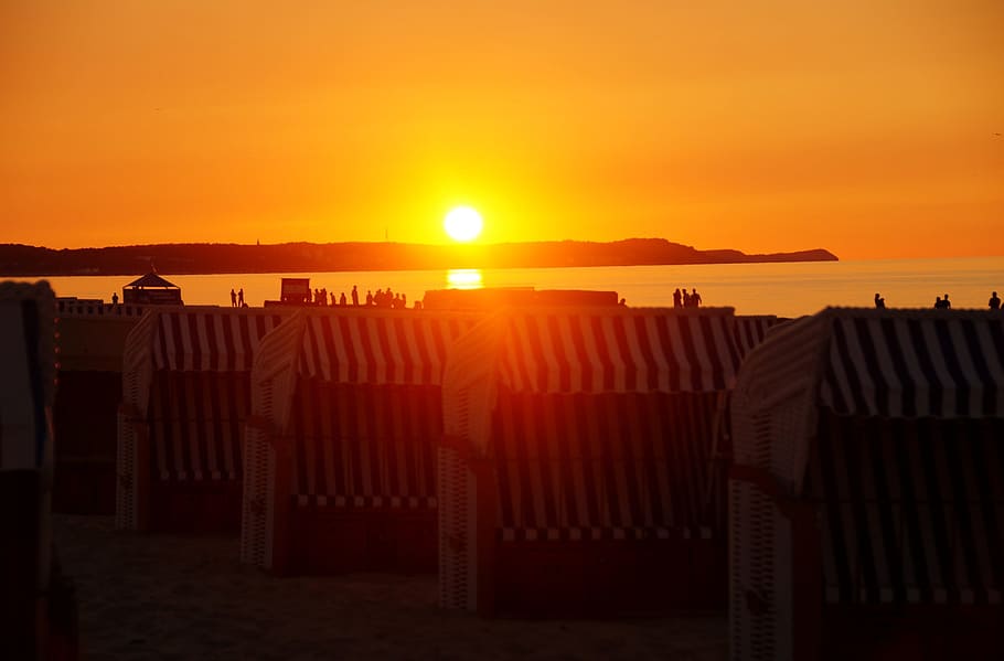 Pôr do sol, Praia, Cestas, Mar, Céu, cestas de praia, ar livre, luz solar, férias, litoral