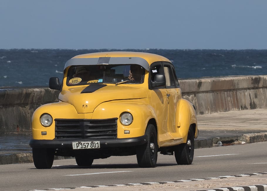 Cuba, La Habana, Almendron, Malecón, coche, clásico, amarillo, taxi, transporte, modo de transporte