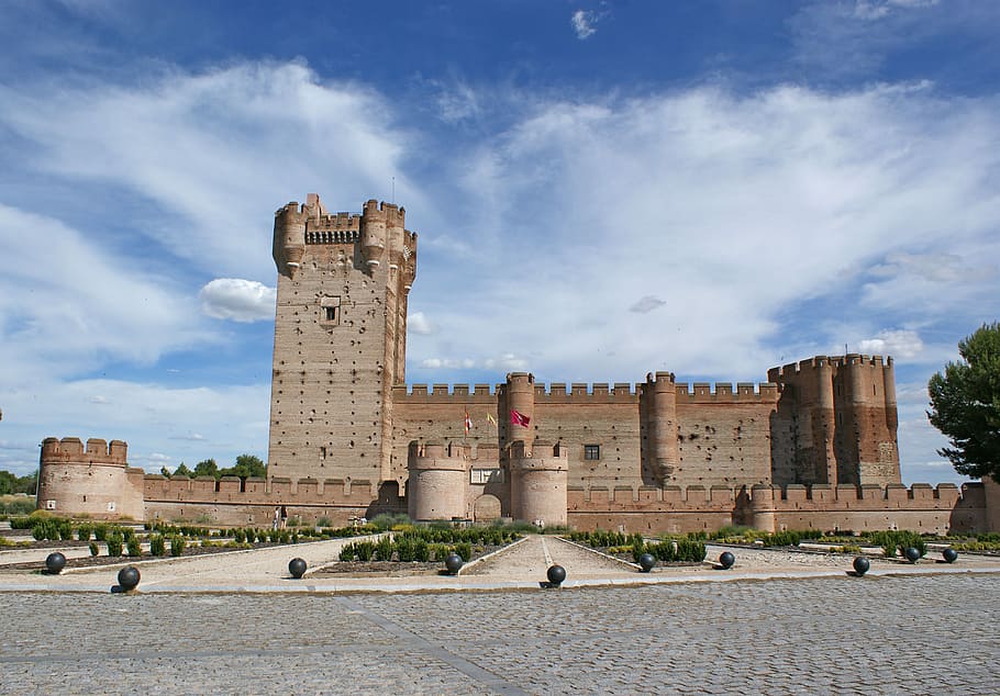castle, architecture, travel, fortress, fortification, valladolid, medina del campo, built structure, sky, history
