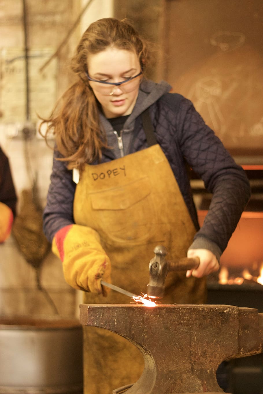 woman, hitting, metal, hammer, iron, anvil, blacksmith, steel, craft, workshop