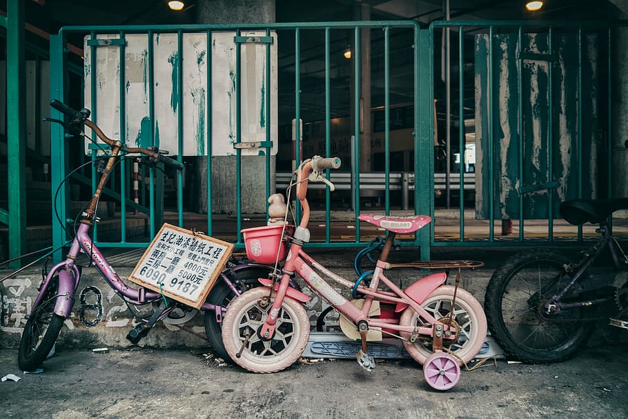 foto, tres, bicicleta, rejilla, rosa, capacitación, acero, metal, cerca, edificio