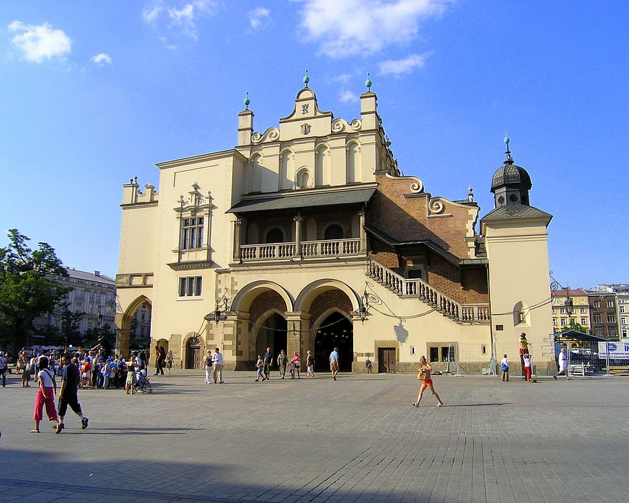 Cracovia, Polonia, edificios, arquitectura, exterior del edificio, estructura construida, cielo, grupo de personas, ciudad, edificio
