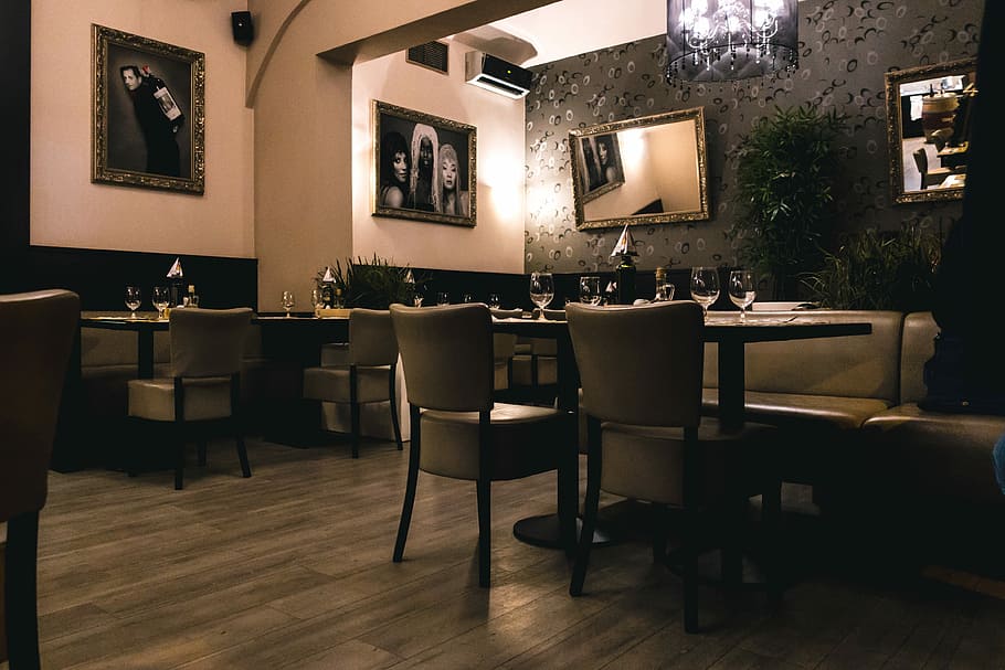 elegante restaurante interior, elegante, restaurante, interior, mesa, silla, nadie, madera - Material, cafetería, iluminado