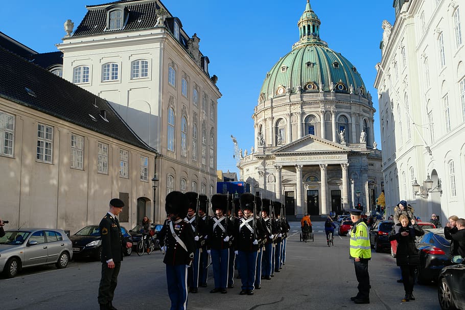 royal life guards, soldiers, the marble church, tourist, tourist attraction, architecture, building exterior, built structure, group of people, crowd