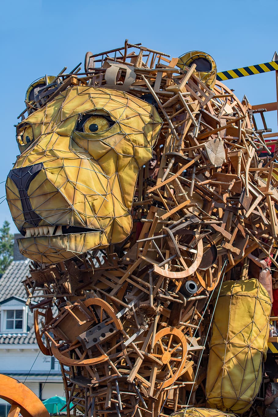 float, parade, lion, work of art, heeze, yellow, day, metal, clear sky, sky