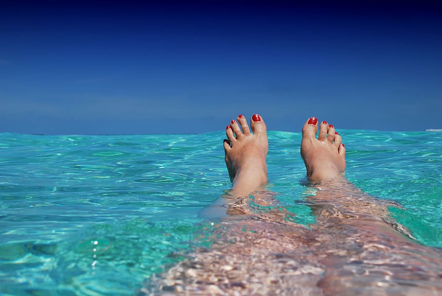person showing feet, maldives, ile, beach, sun, holiday, ocean, nature, sand, water
