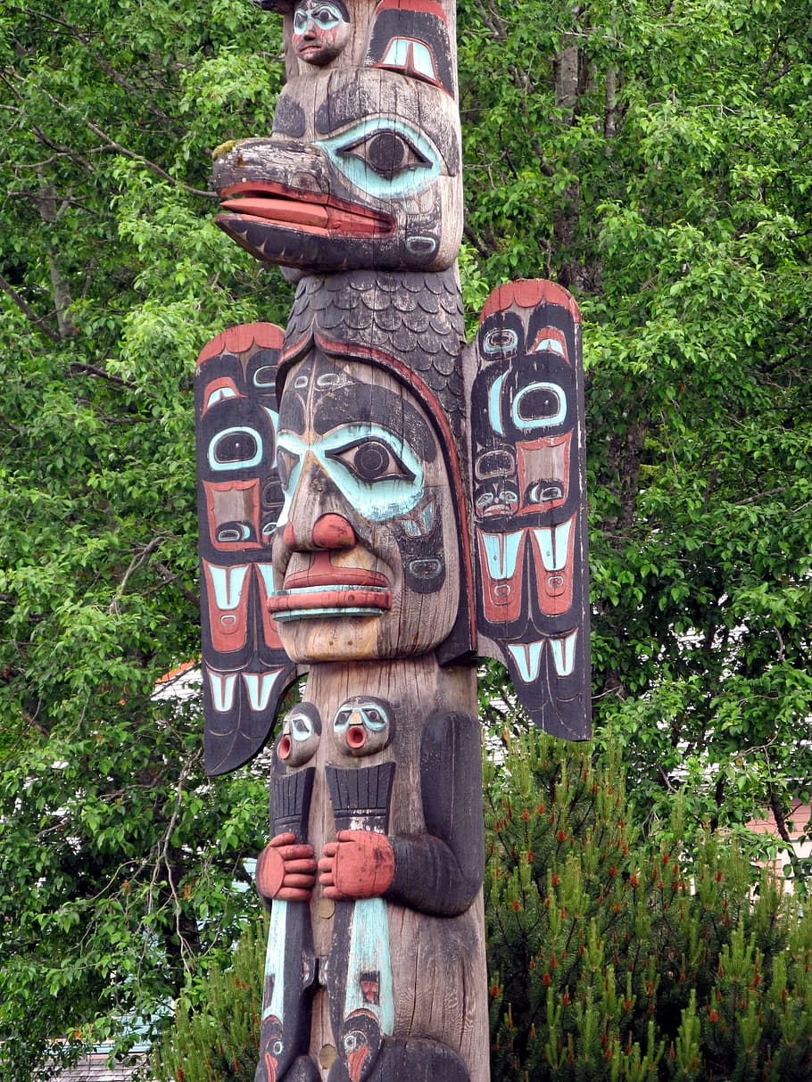 marrón, verde azulado, madera, tribal, decoración del templo, tótem, poste, caras, Alaska, estadounidense