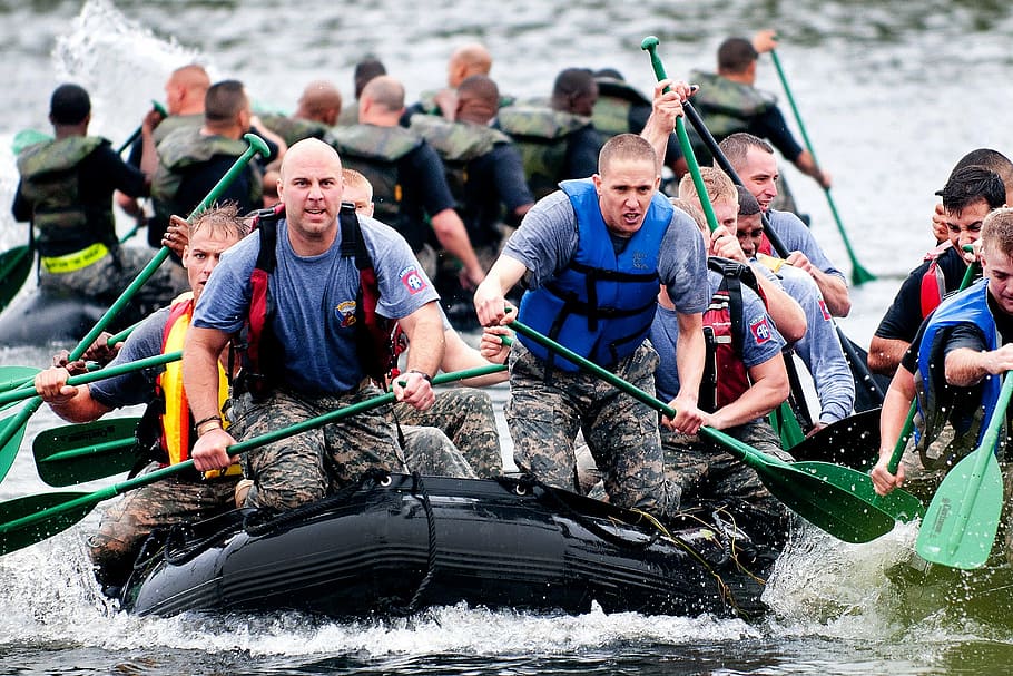 grupo, hombres, negro, motos acuáticas inflables, barco, trabajo en equipo, entrenamiento, ejercicio, militar, remo