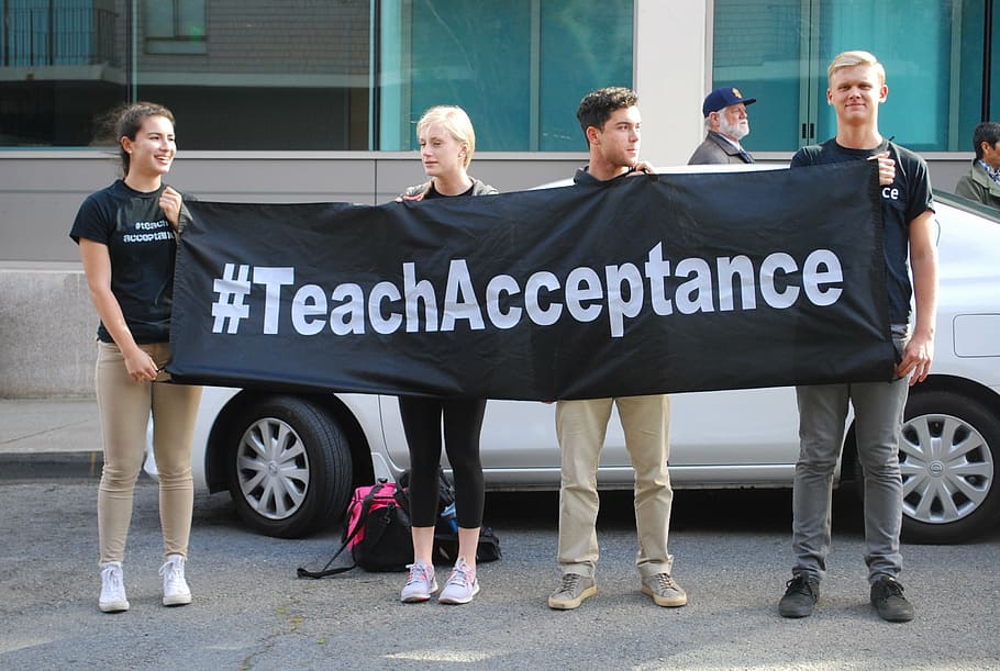 empat, orang, memegang, hitam, spanduk, #teachacceptance, cetak teachacceptance, gay, toleransi, hak