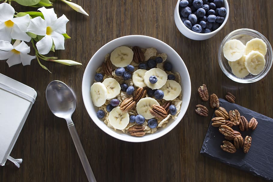 clear glass bowl, breakfast, cereal, milk, banana, blueberry, pecan, nuts, bowl, food