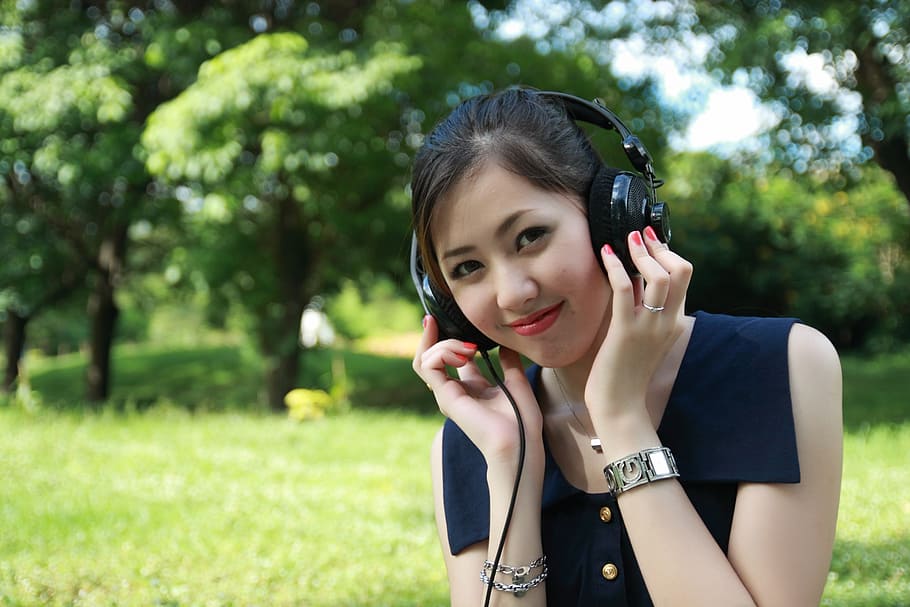 woman, wearing, sleeveless shirt, using, black, headphones, pretty, beauty, unofficial, uniformity