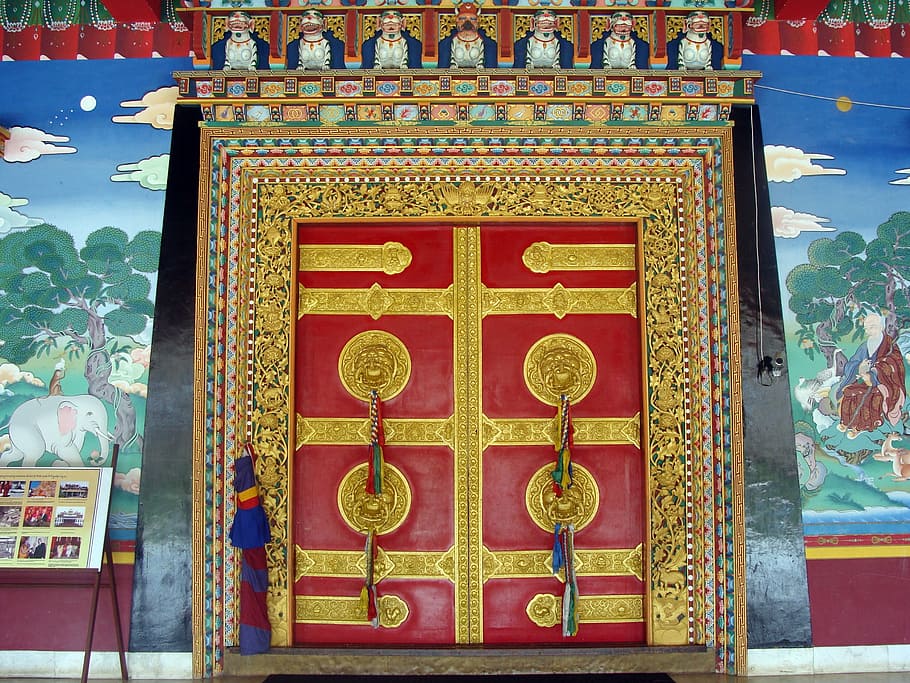 puerta adornada, monasterio, mundgod, india, karnataka, mini tibet, asentamiento tibetano, arquitectura, asia, culturas