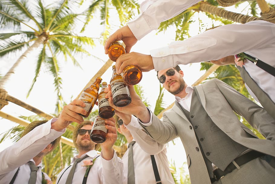 boda, padrinos de boda, amigos, fiesta, celebración, cerveza, cervezas, alcohol, personas, grupo